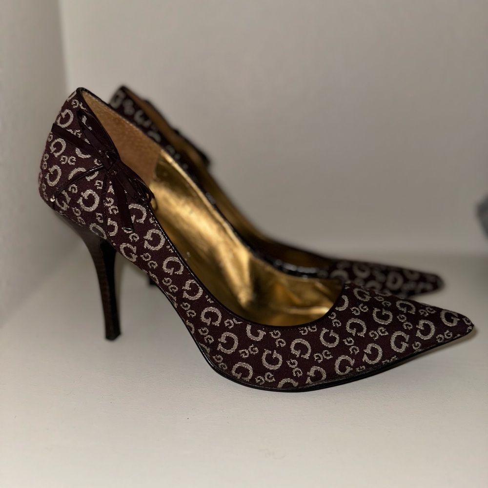 Guess Pumps